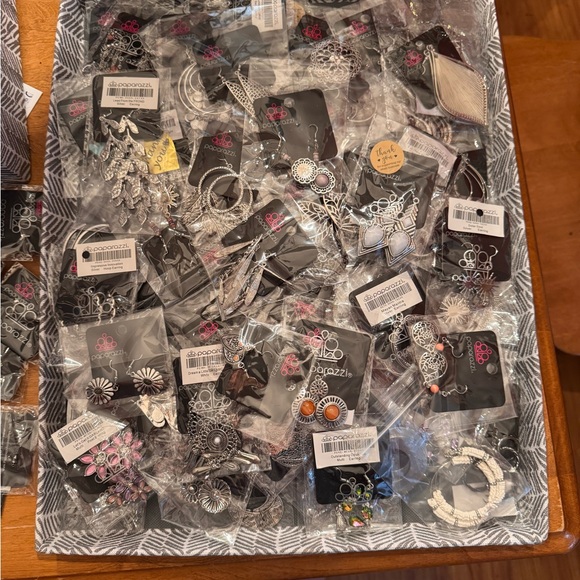 🆕Lot of 61 Paparazzi Earrings - New in original packaging - Picture 2 of 7